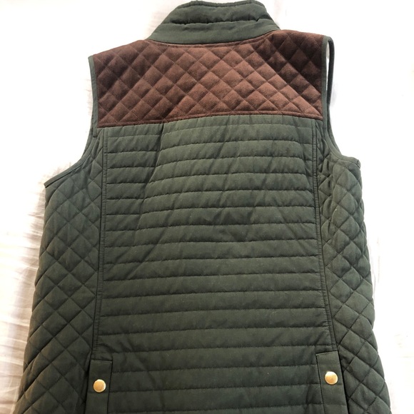 Green and brown suede Vineyard Vines quilted vest - Picture 5 of 6